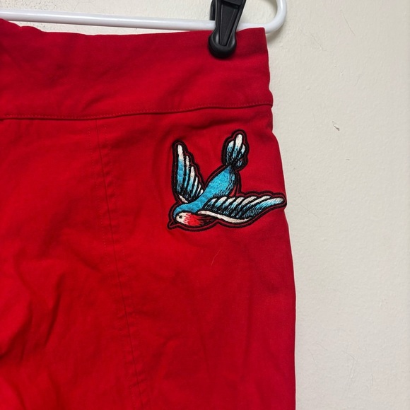Sourpuss Sugar Pie Red Swallow Capris Leggings - Picture 10 of 13